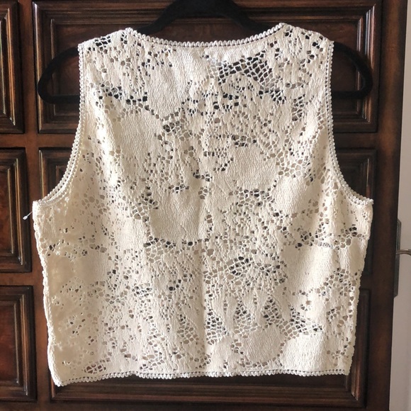 Beautiful summer top. Cream colour.  Cotton fiber like crochet in places. - Picture 3 of 5